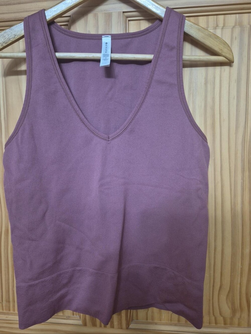Beautiful Athleta Aurora Tank in a gorgeous muted mauve/plum purple.